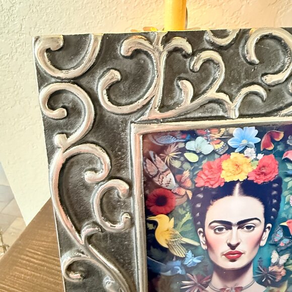 Vintage Heavy Aluminum Frame with Frida Kahlo - Picture 7 of 9